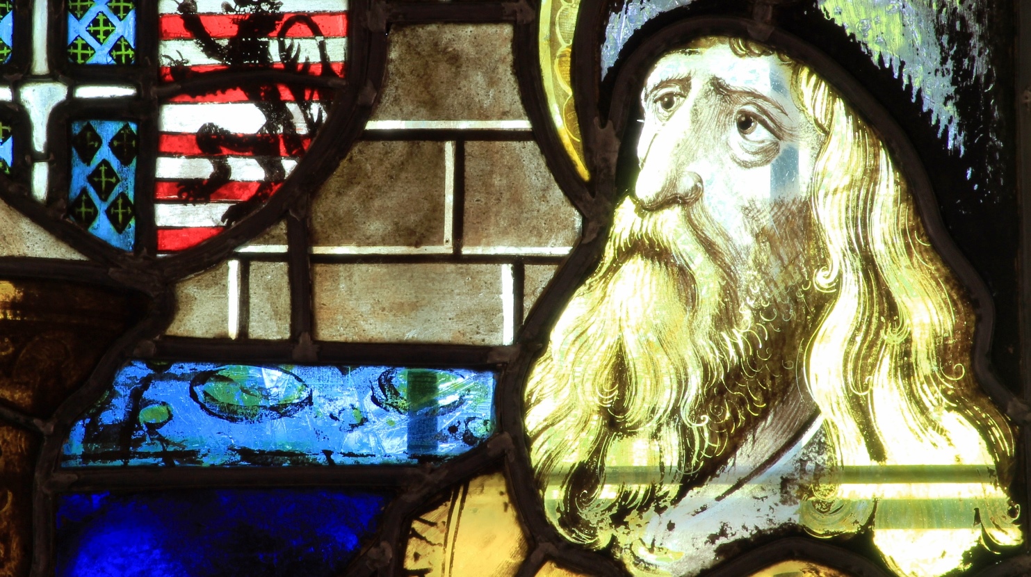 St. Jakobs ansikt. Detalj fra et av de tre glassmaleriene i kapellet