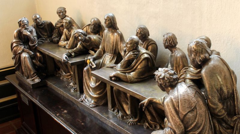 Detalj fra Nattverden (L'ultima Cena). Sølvalteret laget av den italienske billedhuggeren Arrigo Minerbi.