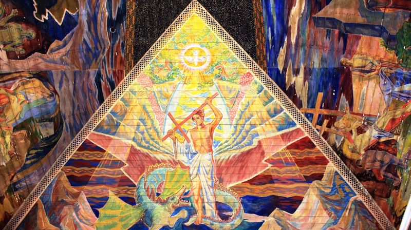 The triumphant and victorious Christ. The background field in the Christ Vault in the north nave.