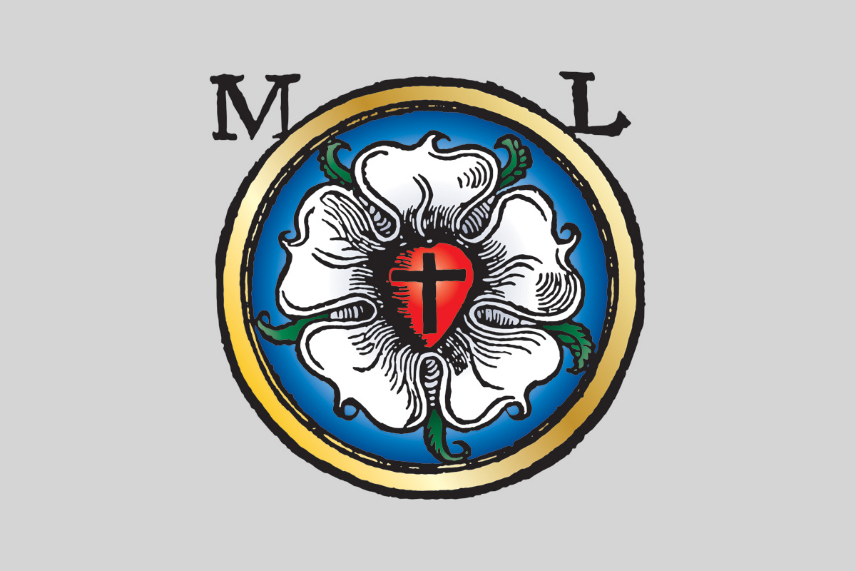 Lutherrosen er Martin Luthers personlige segl fra 1530. I vår tid er den et symbol på den evangelisk-lutherske kirke. Det røde hjertet betyr liv og kjærlighet, og korset står for troen på den korsfestede Jesus Kristus. Den hvite rosen representerer glede og fred, blåfargen er himmelens herligheter, og gullringen er evighet og uendelig rikdom. Kilde og illustrasjon: Wikipedia