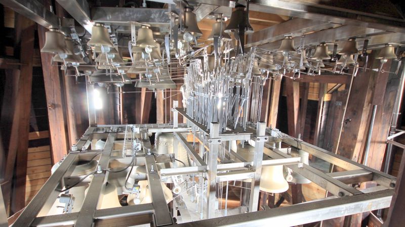 Klokkespillet ble byget av Olsen Nauen i 2003