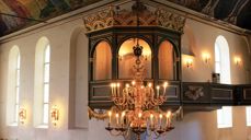 Kongelosjen sett fra prekestolen.