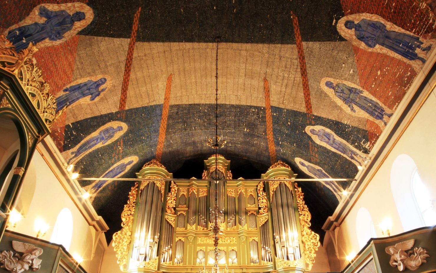 Evangelists and prophets in the West nave above the gallery