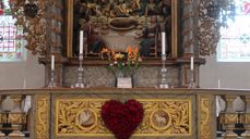 Alteret under dagens høymesse der 7 år etter terrorangrepene 22. juli ble markert. (Foto: Jonas Lind Aase)