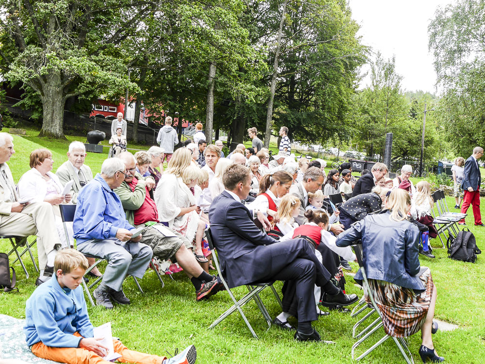Tradisjonen tro - gudstjeneste i Trosterudvillaens hage