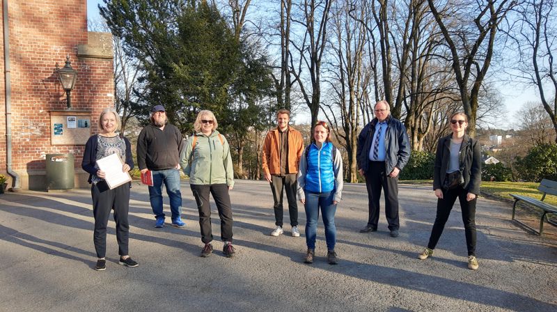 Interimsstyret i Ulven nærmiljøhage. Fra venstre: Anne Berit Evang, Anders Grydeland, Birgit Kinn Hanstensen, Kristoffer Gaarden Myhre (styreleder), Joanna Mouatt, Frode Eriksen og Sunniva Øyen