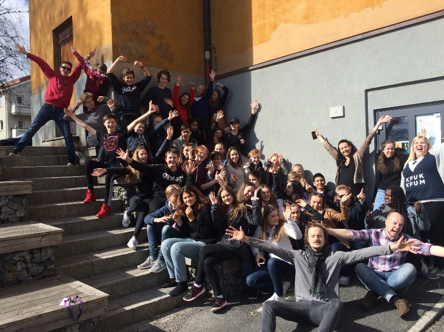 Årets konfirmanter lager gudstjenesten...