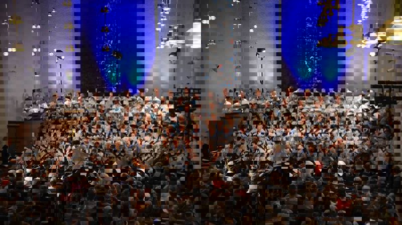 Sølvguttene og Røa kirkes kammerkor