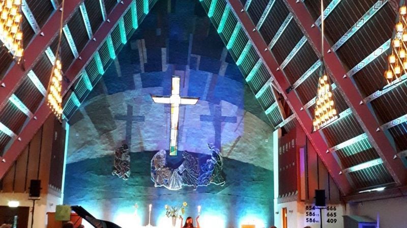 Ingelinn Strømme Sivertsen synger sanger fra sin God natt-bok. Foto: Kristin Frøsland