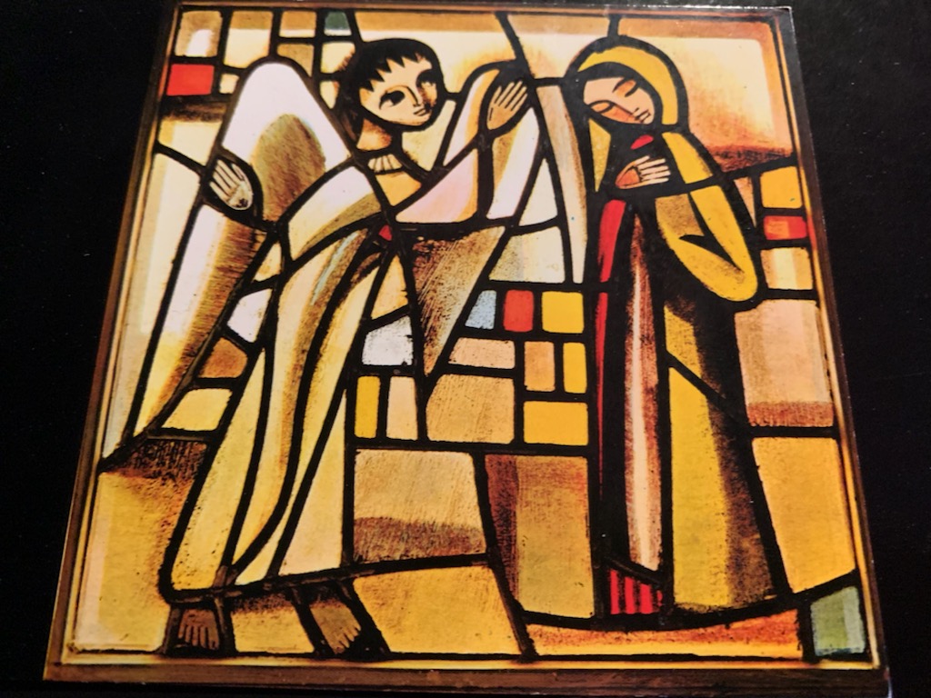 Glassmaleri i klosteret Taize i Frankrike. «Bebudelsen».