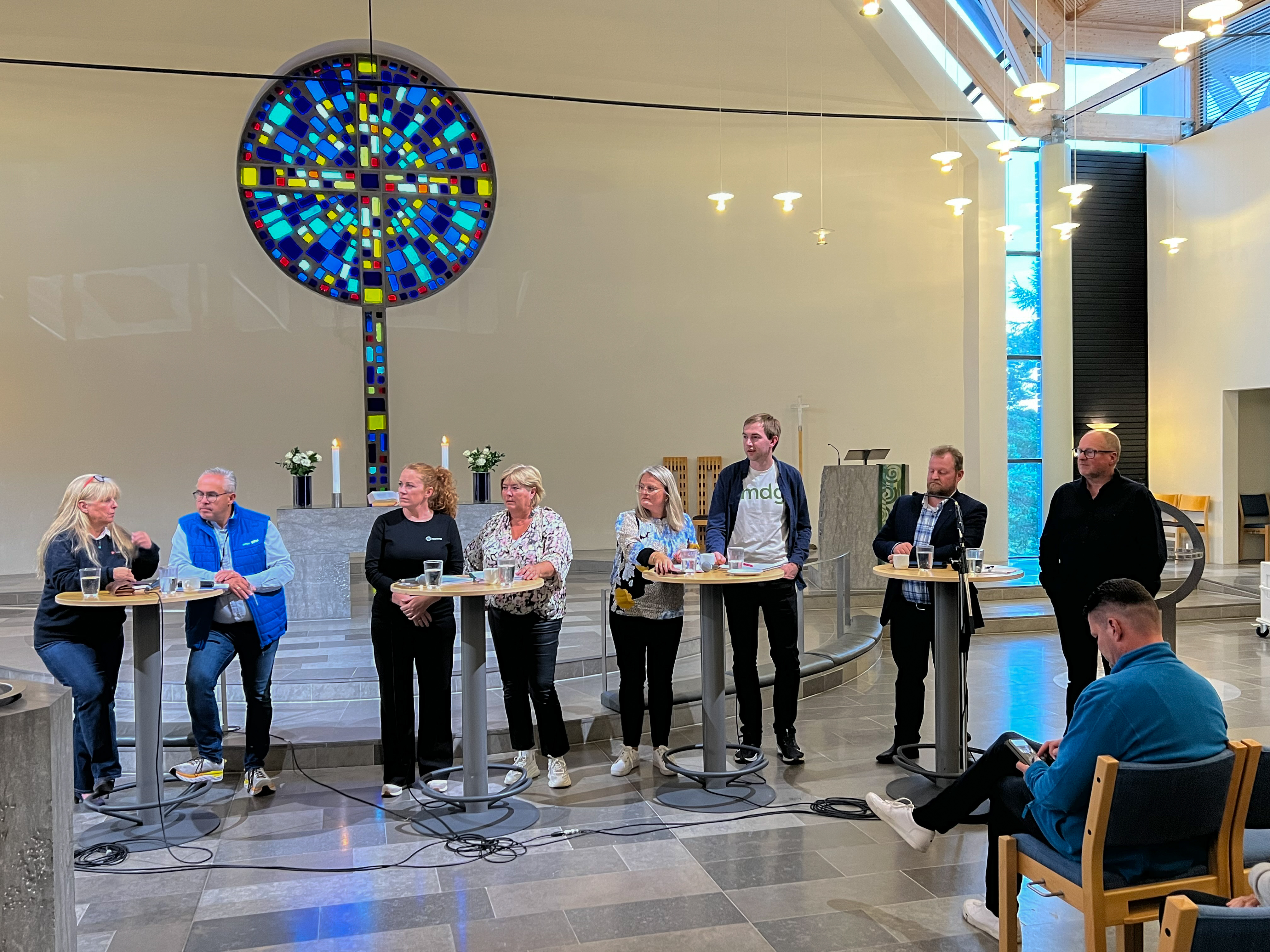 Frå venstre: Frp. Anita Garlid Johannessen, H: Tom Georg Indrevik, SP: Sølvi Kobbeltveit, Ap: Marianne Bjorøy, Krf: Ingvild Blom, MDG: Andreas Ormevik, Sotralista/TVØ: Børge Haugetun og SV: John Morten Øvrebø