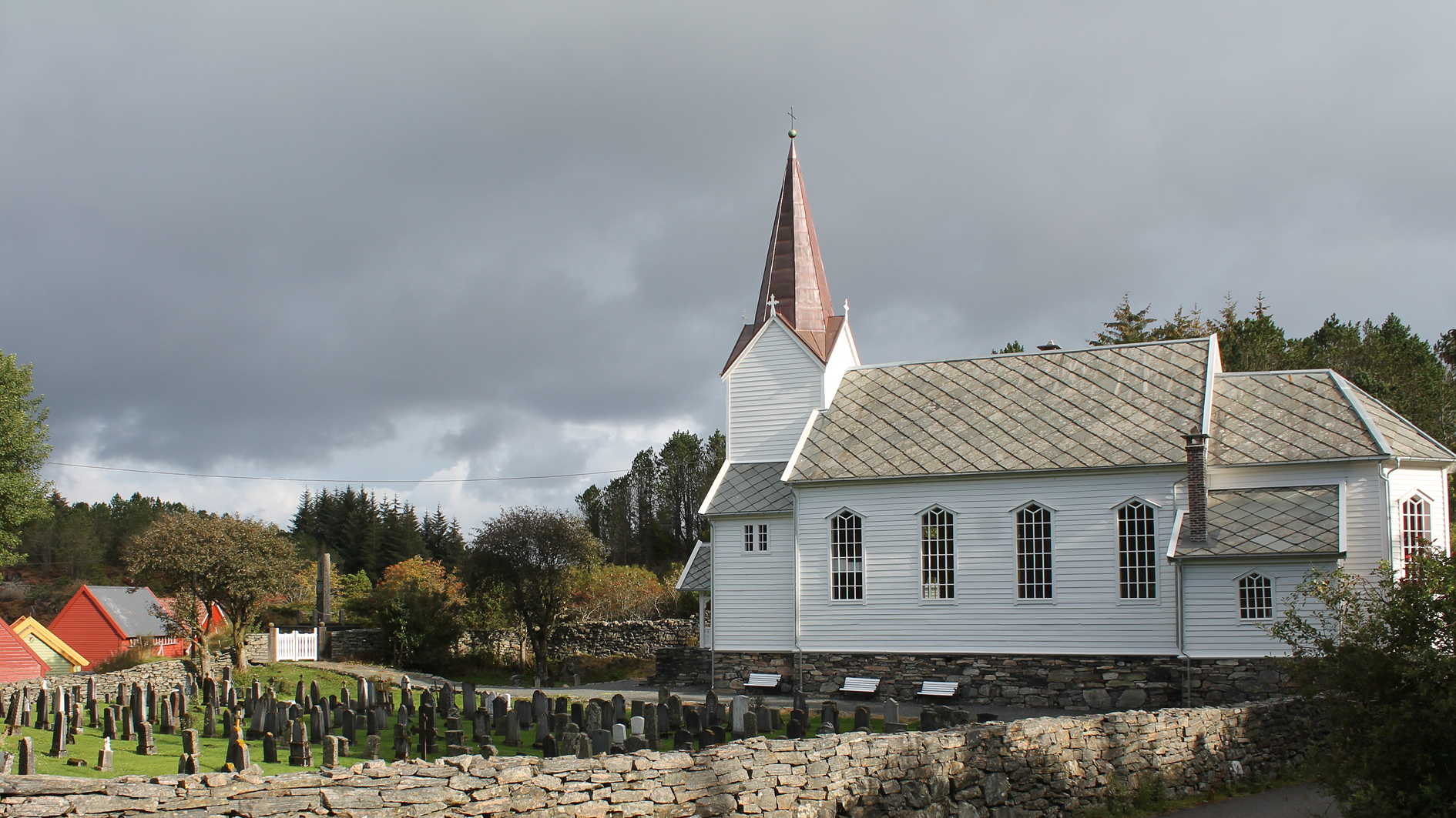 Hjelme gamle kyrkje.jpg