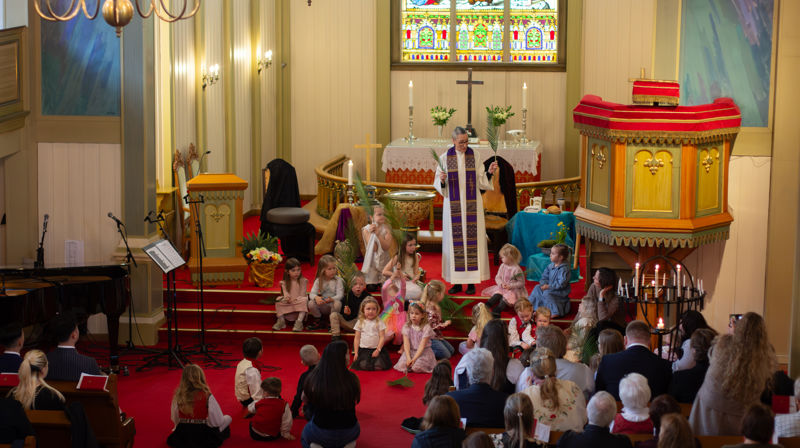 Frå palmeblad til påskeblomar