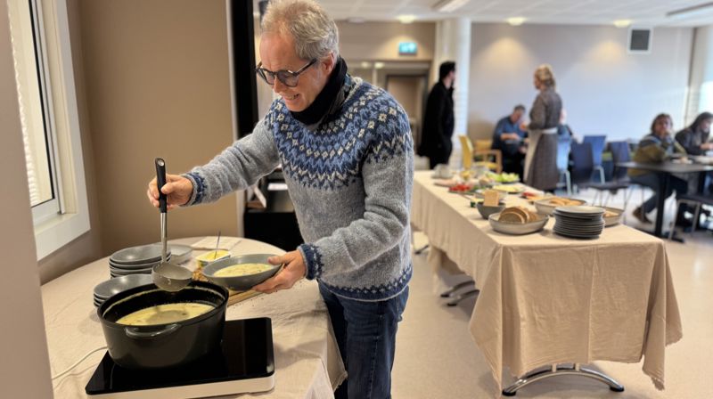 Heimelaga fiskesuppe samla folk i kyrkjestova