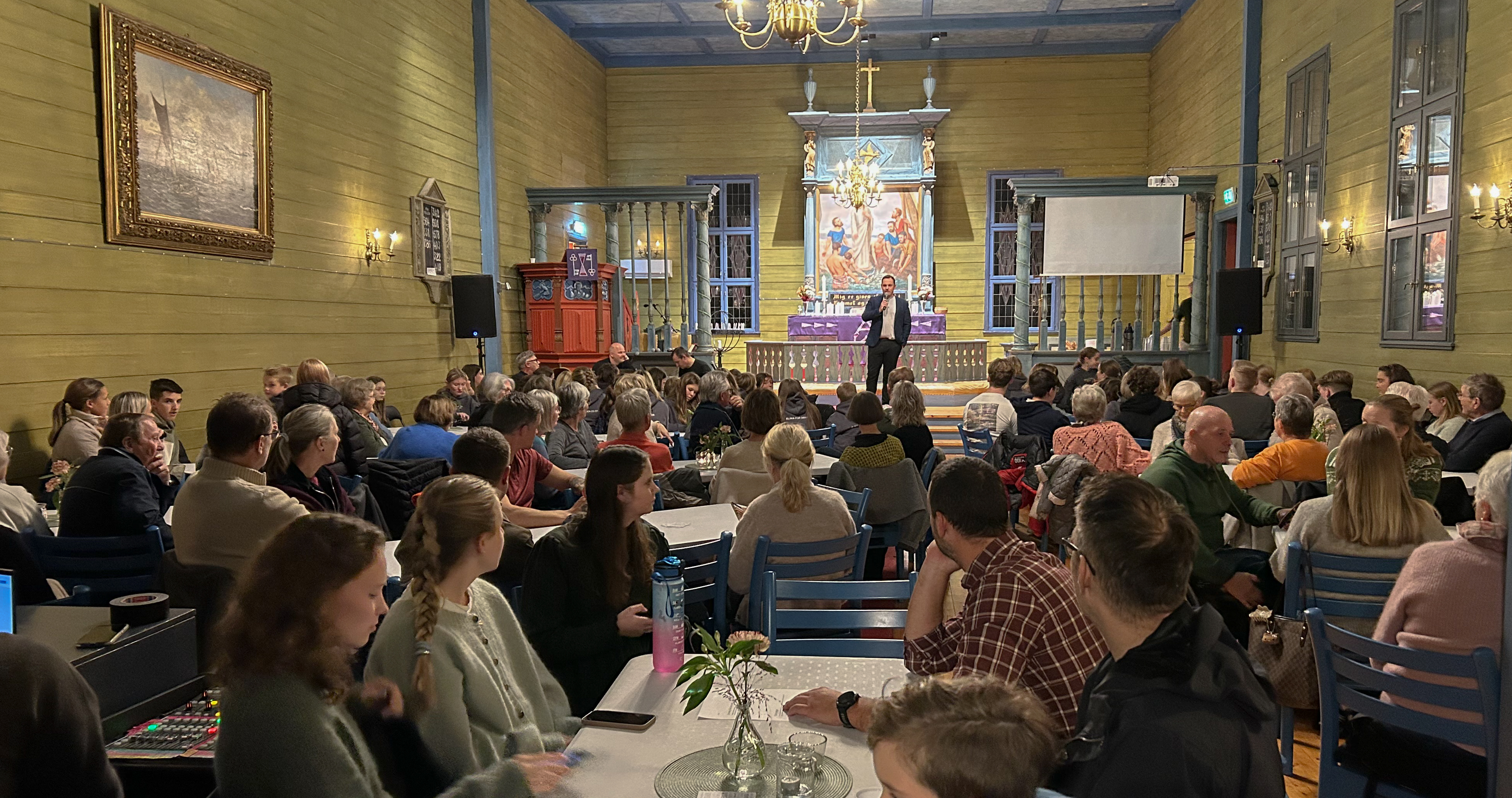 Fullt hus og fulle hjarte på fellesskpskveld