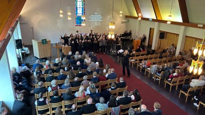 Gospel Teens skapte stemning i Hjelme kyrkje