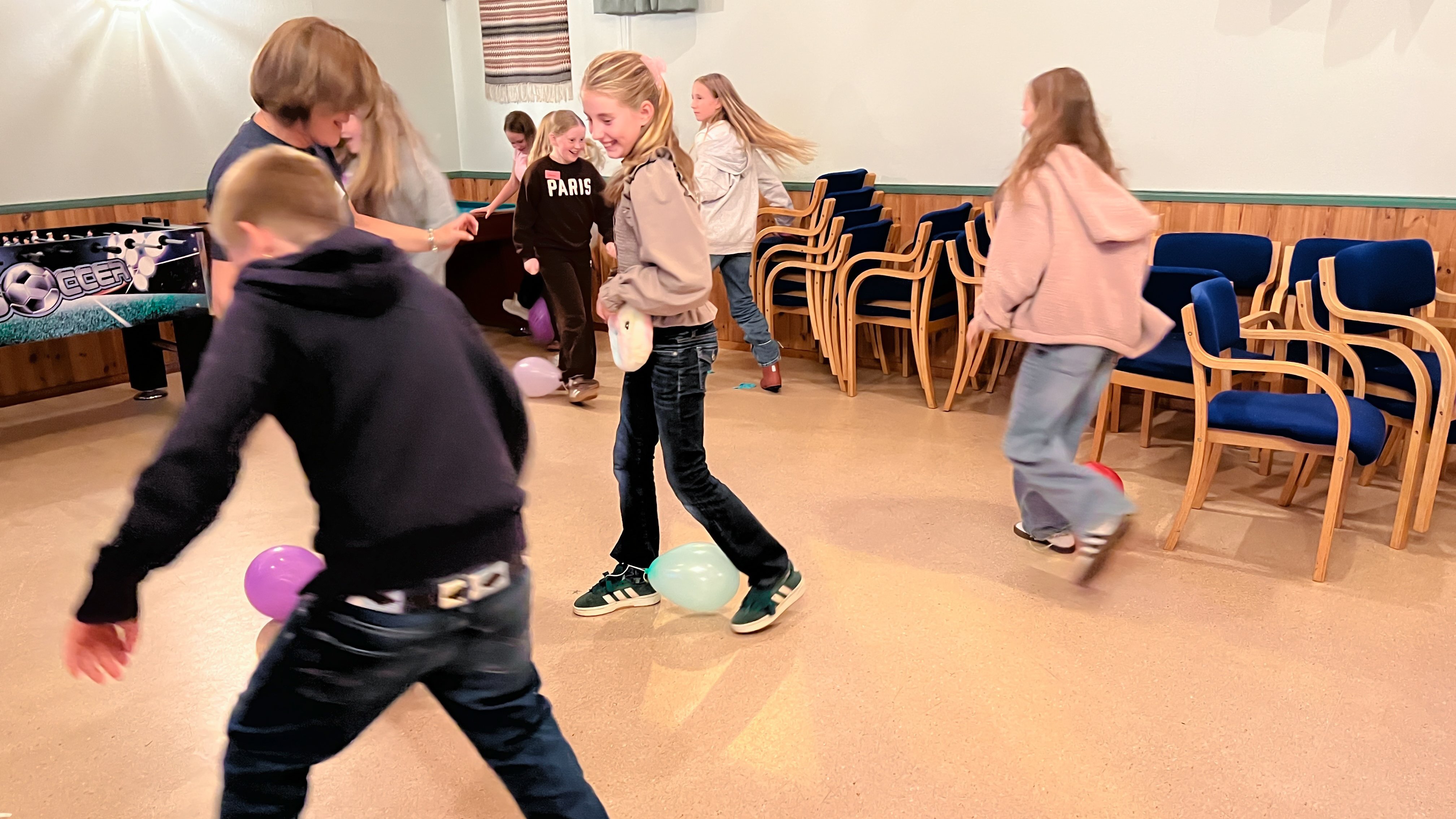 Full fart og høg stemning