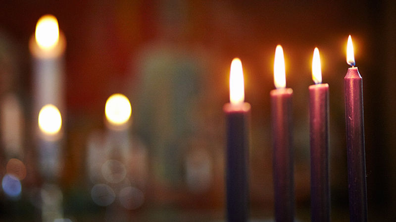 Til søndag tenner vi fire lys i adventsstaken. 
