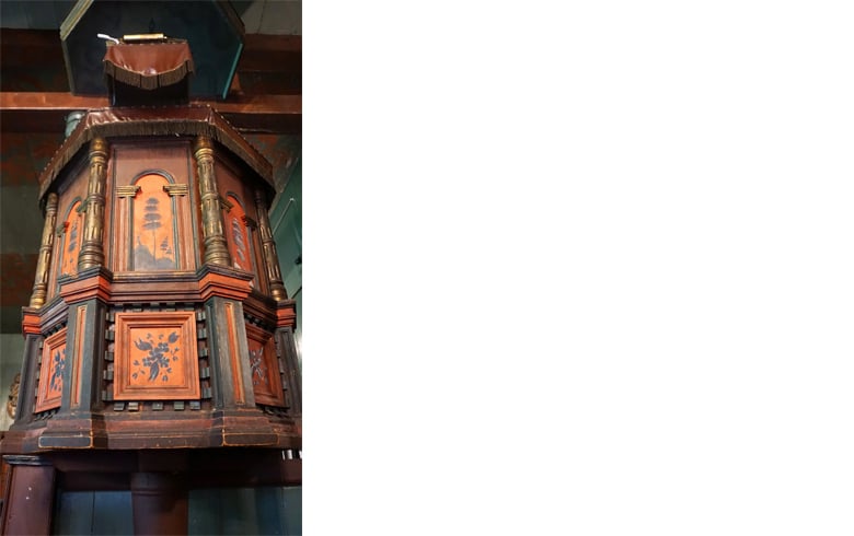 Preikestolen i Hegge kyrkje. Foto Saskia Aleida Van Veen