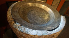 Døypefont i Hegge kyrkje. Foto: Saskia Aleida Van Veen