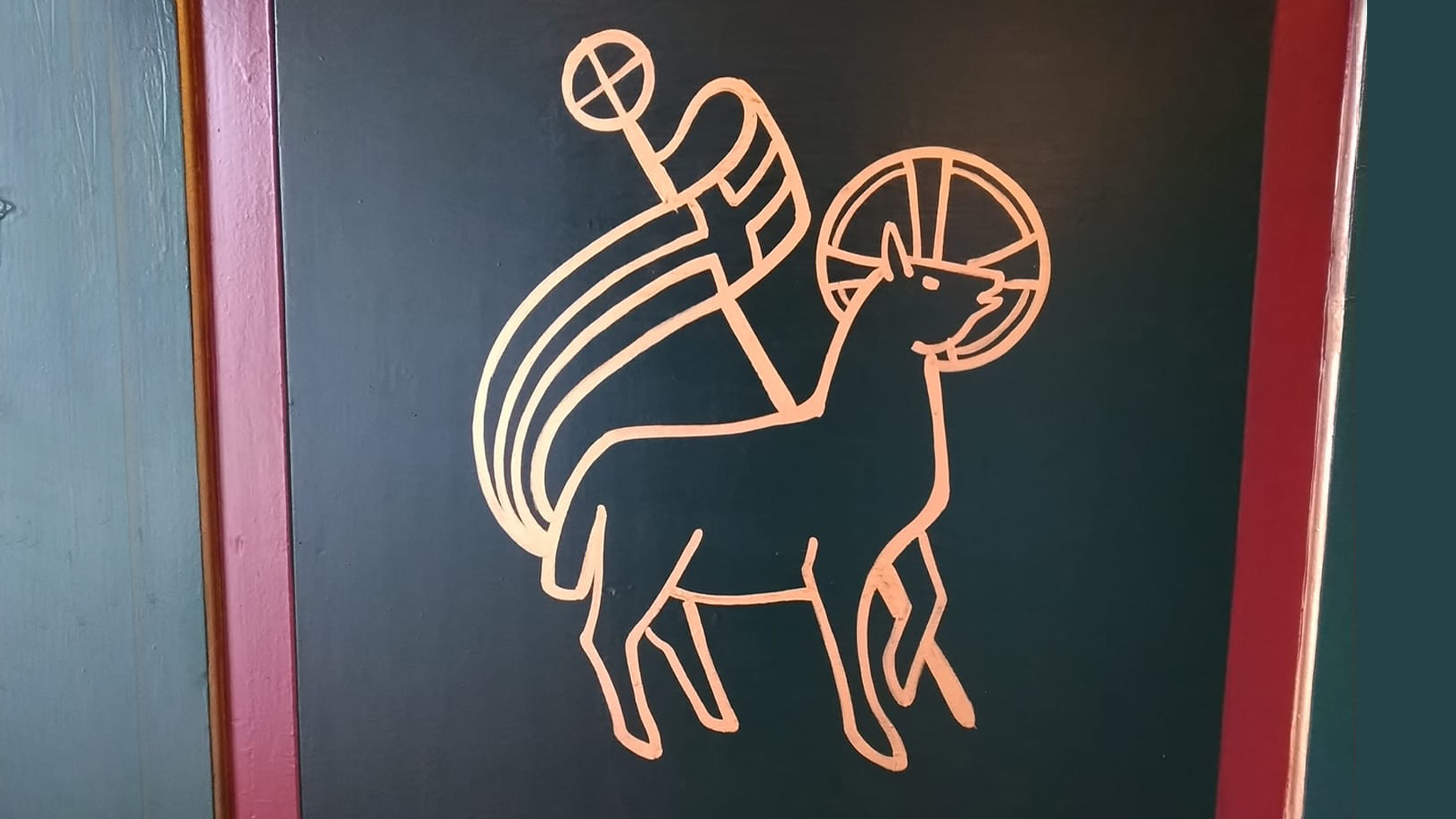 Dør i Volbu kyrkje måla av Sigmund Årseth. Foto Eli Vatn