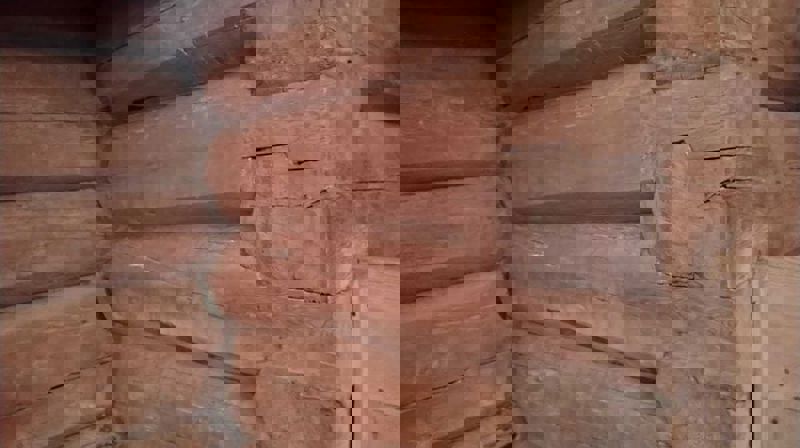 Tømmerstokkane i Volbu kyrkje. Foto: Eli Vatn