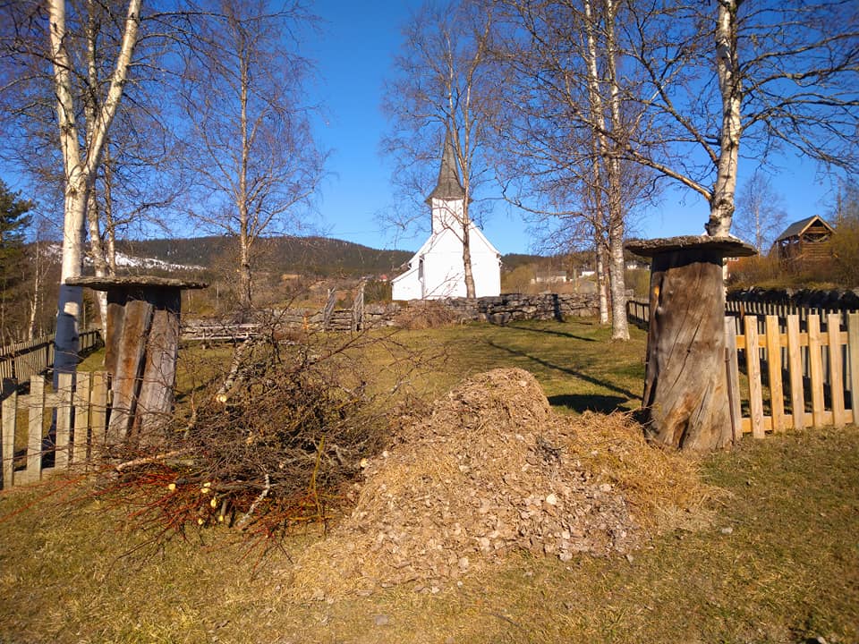 Volbu kyrkje og kyrkjegard. Foto: Eli Vatn.