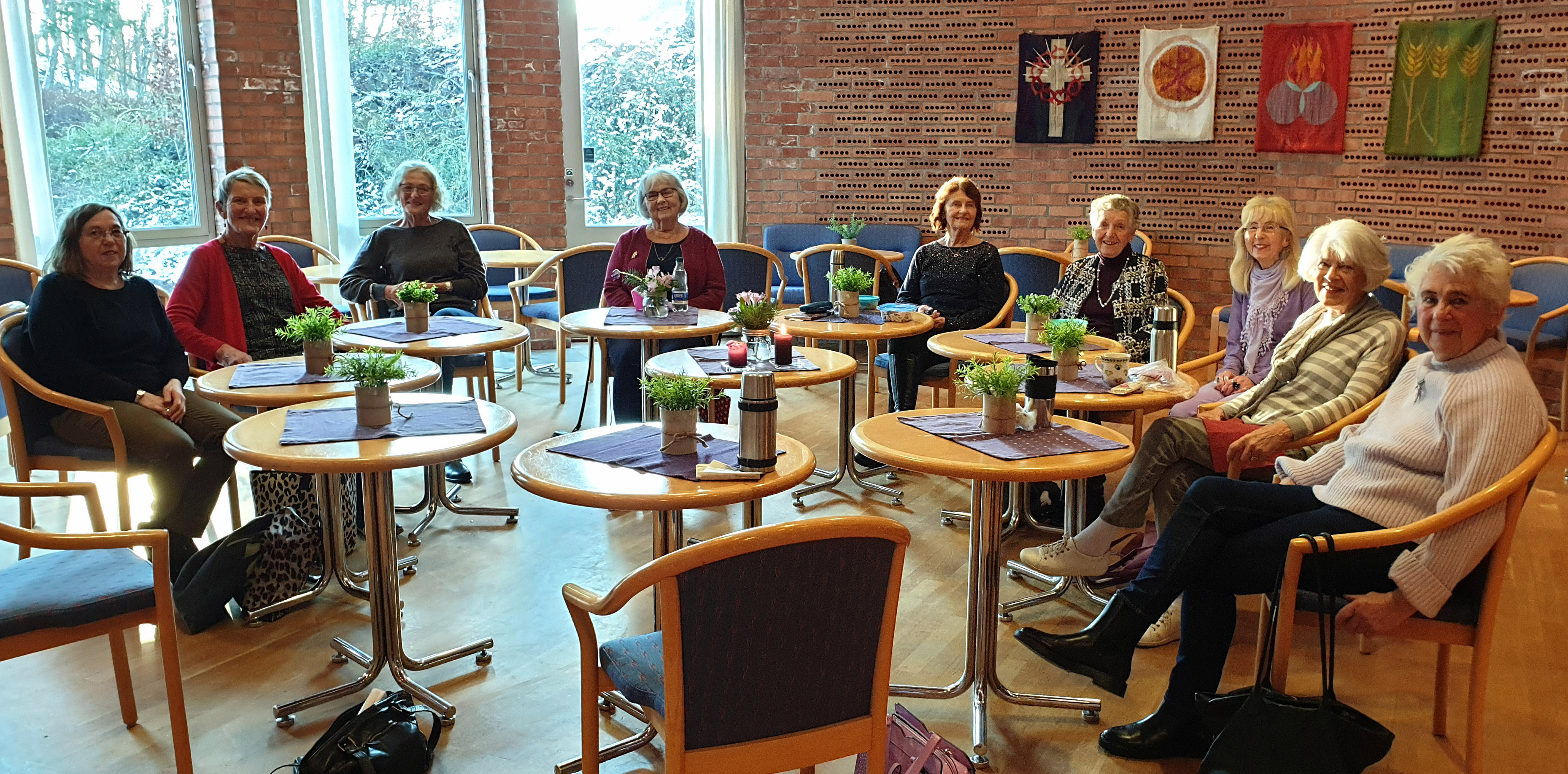 En av kirkeringene har møte i kirkestua i Søm kirke