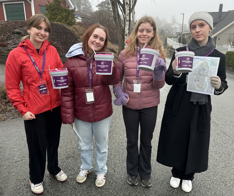 Elever fra Kristiansand Folkeh&oslash;gskole g&aring;r inn for p&aring; aksjonen