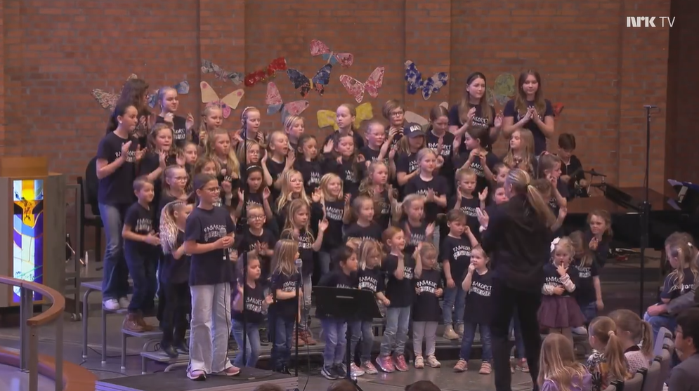 Rabakoret sang på gudstjenesten 7. april (Skjermbilde fra NRK)