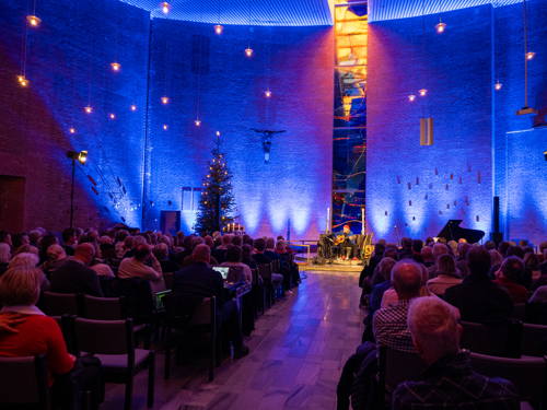 Stemningsfullt i Søm kirke. Foto Anette Strømsbo Gjørv