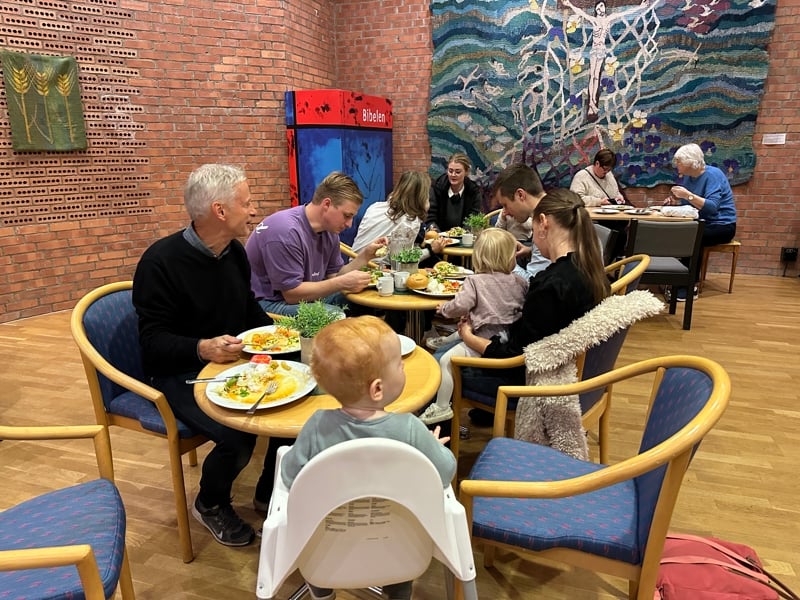 Middagsservering - også i kirkestua