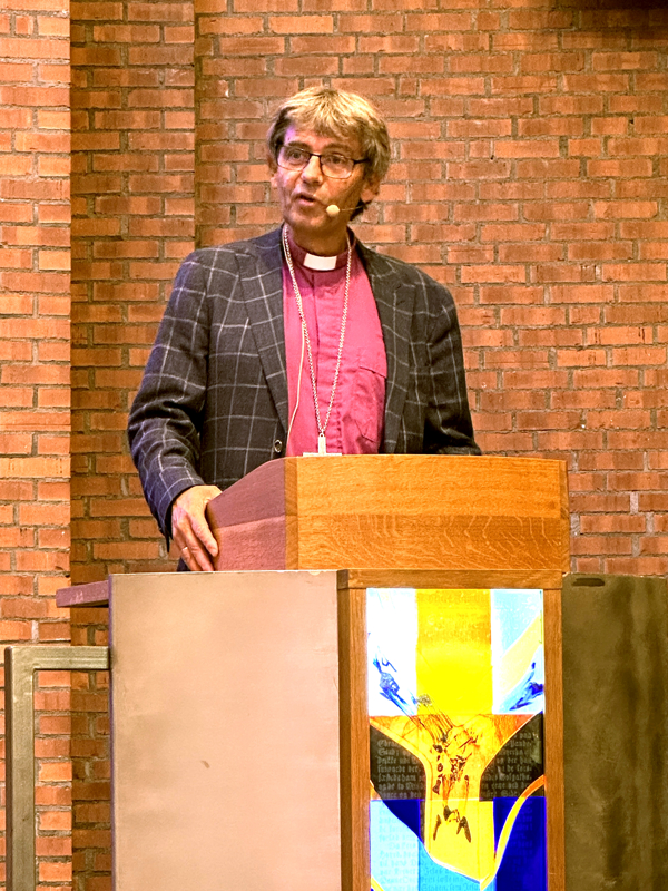 Biskop Stein holder sitt visitasforedrag