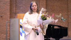 Ellen fikk blomster og mange gode ord