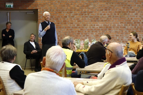 Arnfinn Larsen fortalte om de første messer og utviklingen siden.