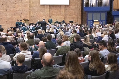 Randesund skolemusikk spiller i fullsatt Søm kirke