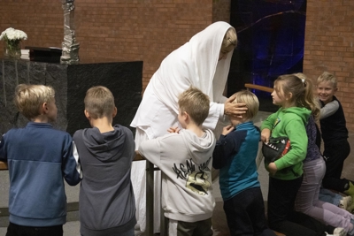 Mama Maggie velsigner barn