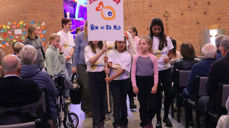 Barna går til søndagsskolen