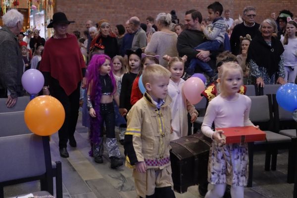 Innmarsj til karnevalsgudstjeneste