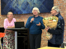 MR-leder Kirsten Leidal rettet en hjertelig takk til Tove Houck Christensen og Ralph Nash for arbeid med Kirkenytt i mange år