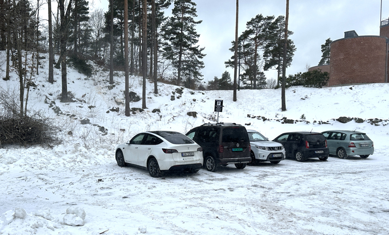 Parkeringsplassen øst for Søm kirke