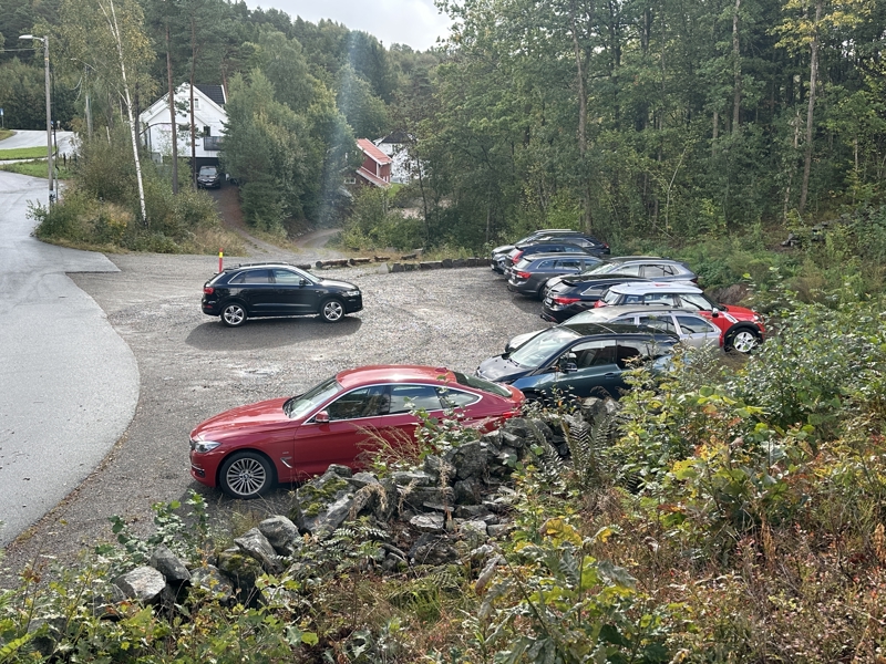 Parkeringsplassen øst for Søm kirke