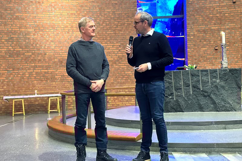 Kirketjener Per Svein Sørensen takkes av