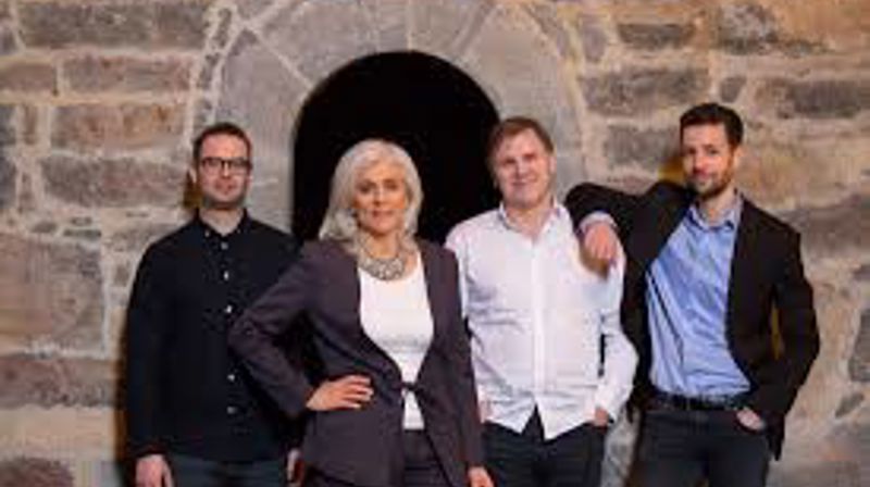 Sammen med Eli Helland