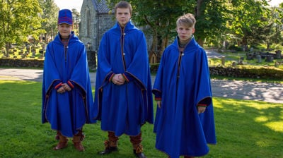 Konfirmasjon: Du lærer om kristne verdier; du får markert at du begynner å bli voksen; du får mye fin oppmerksomhet, og du får nye venner. (Guvvie: Aina Bye)