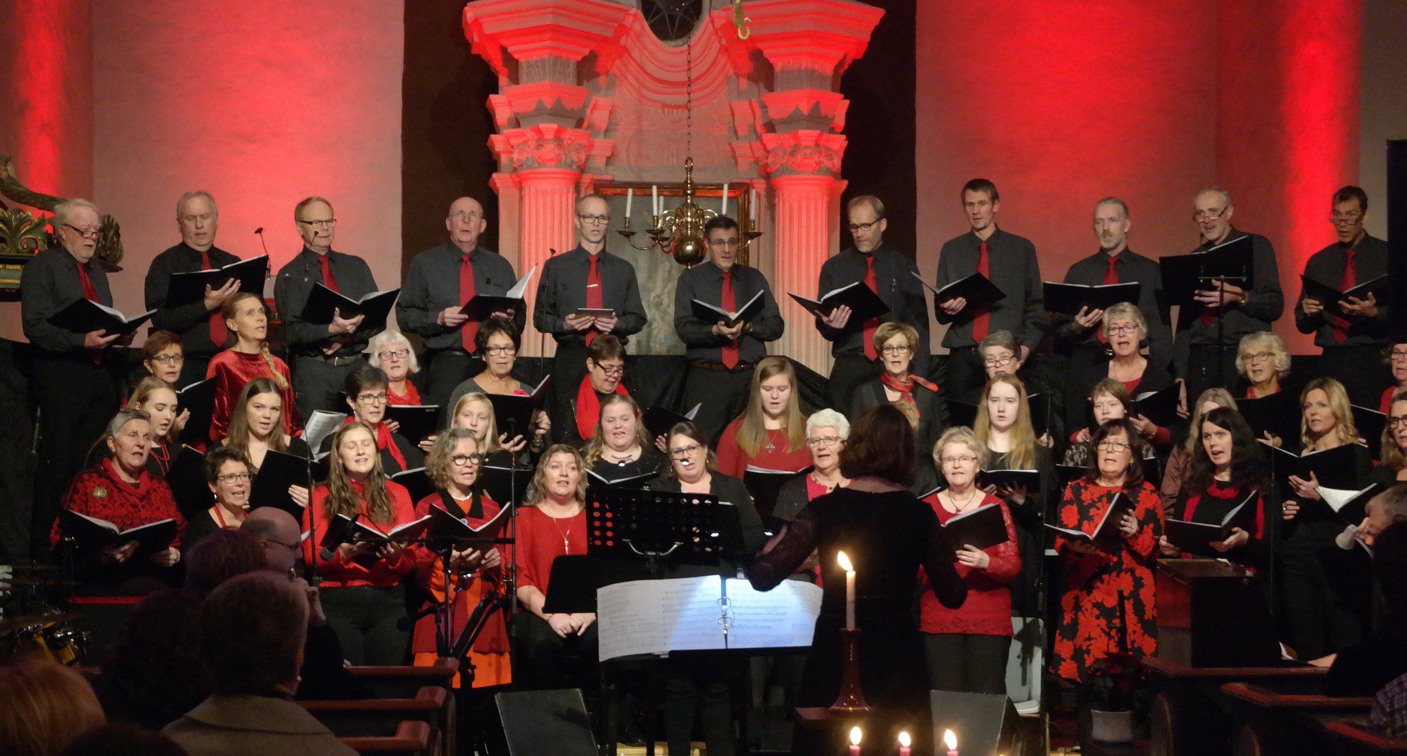 Fra den årlige julekonserten med Skjeberg kirkekor og ungdomskoret Exodus i Skjeberg kirke.