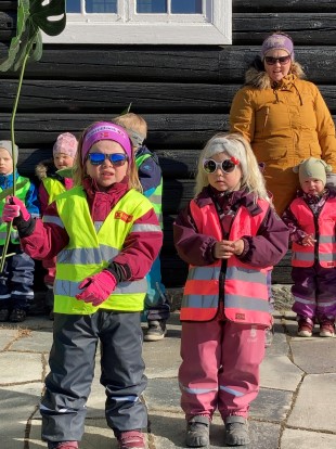 solskinn i kirkeveggen- artikkelbilde.jpg