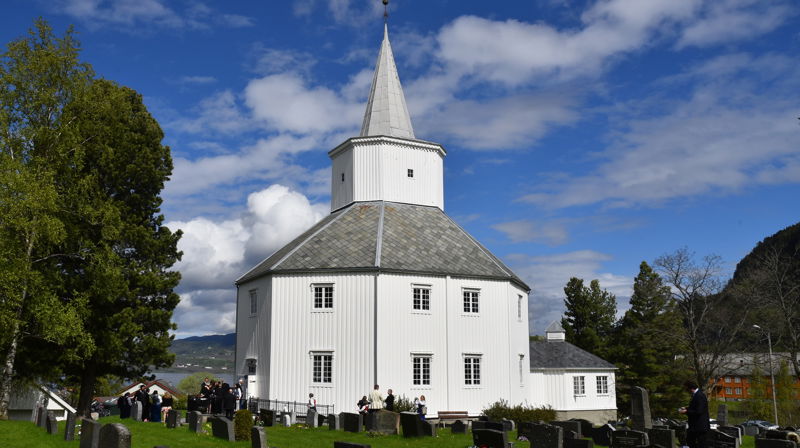 En besøkende på konfirmasjonsgudstjeneste smittet.