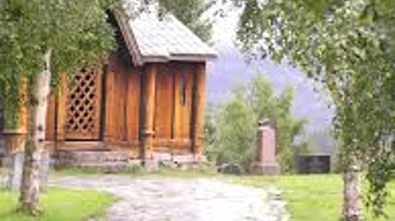 Sommer i Hedalen stavkirke