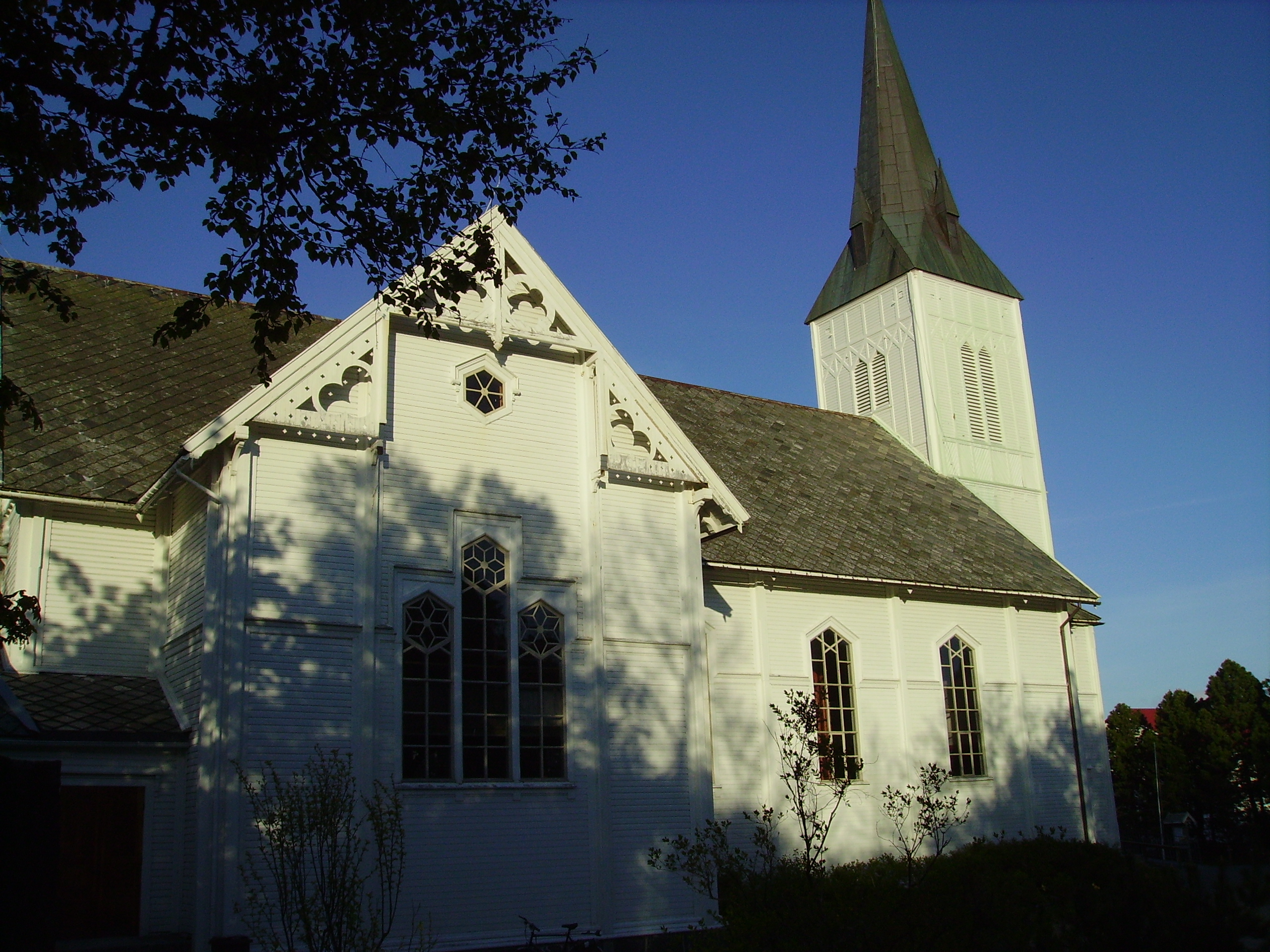 Klokkeringing og åpne kirker